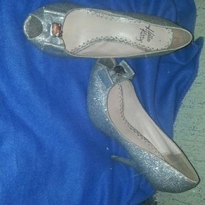 Hello  Kittiy High Heels