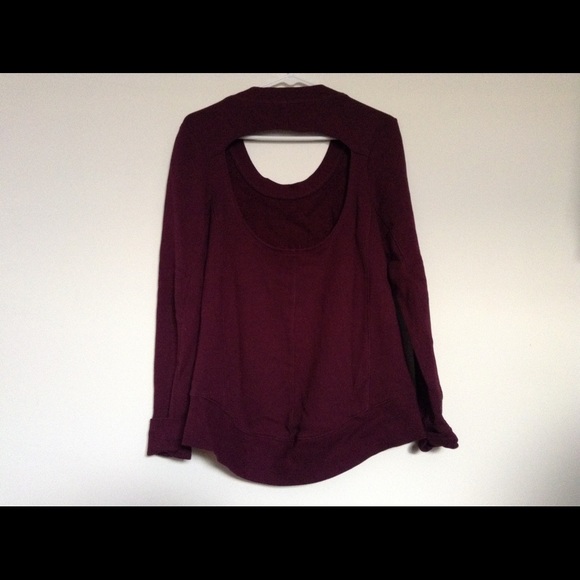 Victoria's Secret pullover - Picture 2 of 2