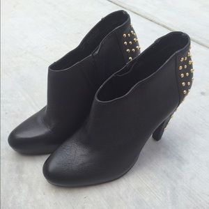Steve Madden studded black leather heals