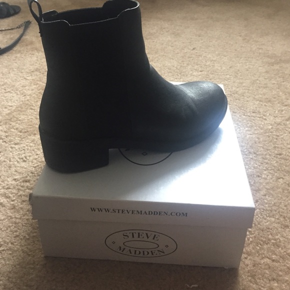 Steve Madden black booties