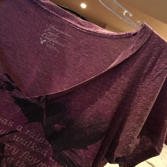 American Eagle Outfitters V-neck - Picture 3 of 4