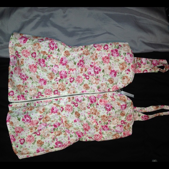 Tank top with zipper