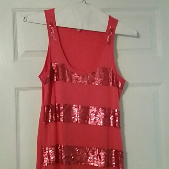 Women's coral tank size large