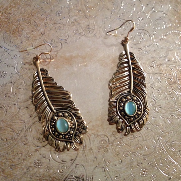 Feather shaped earrings