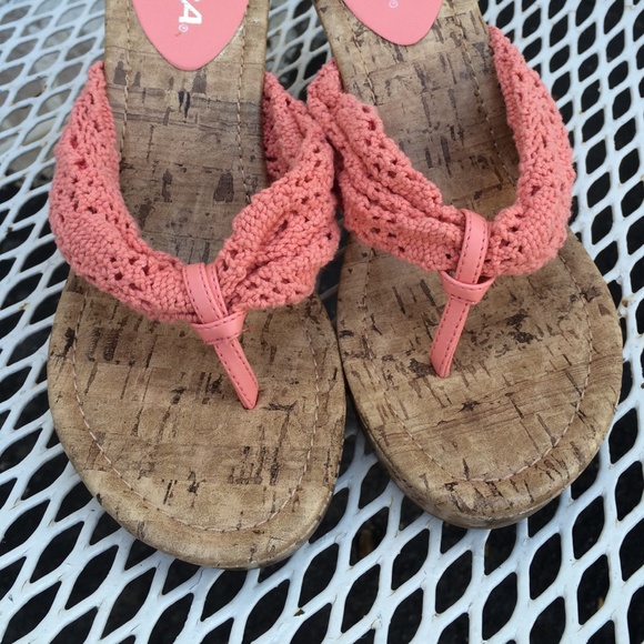 Shoes - 🎉 SUNDAY SALE Beautiful crochet wedge heels 7💕