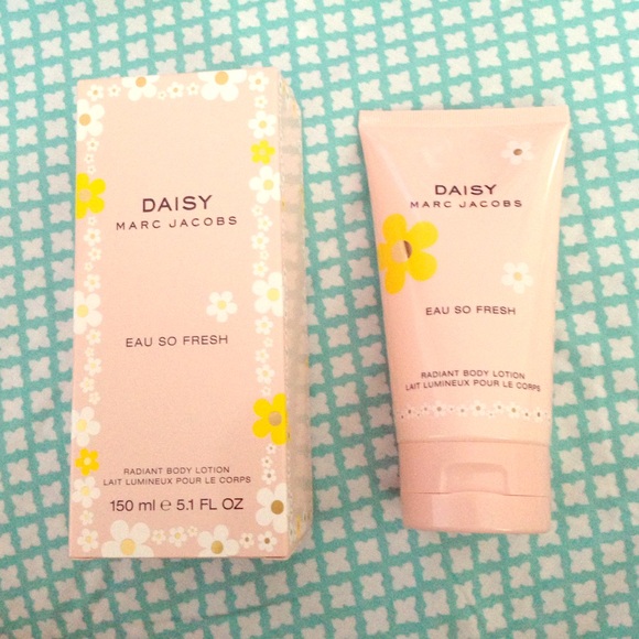 Daisy Marc Jacobs Eau So Fresh Radiant Body Lotion
