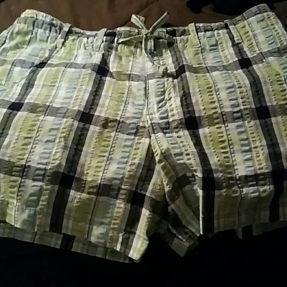 Women's shorts size 14