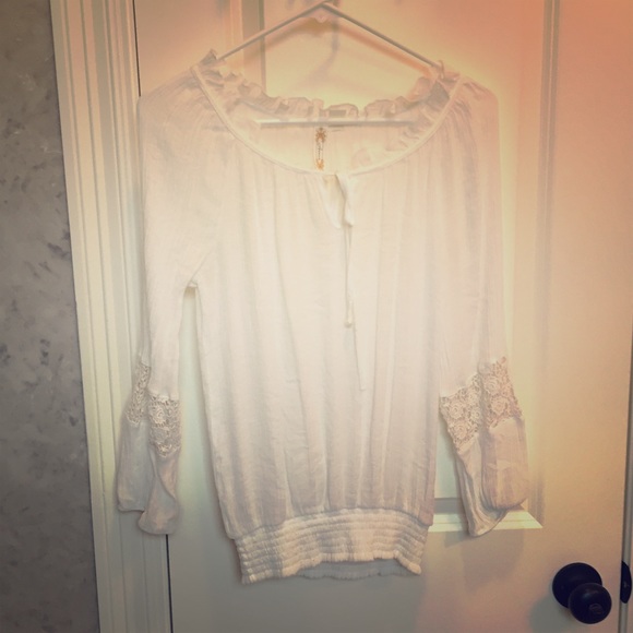 Peasant top with crochet sleeves