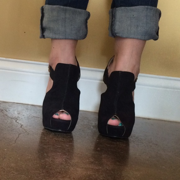 Modeling the peep toe shoe **SALE - Picture 3 of 4