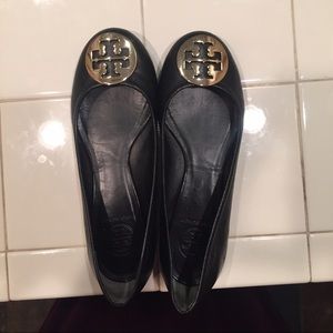 Tory burch black and gold reva flats size 7