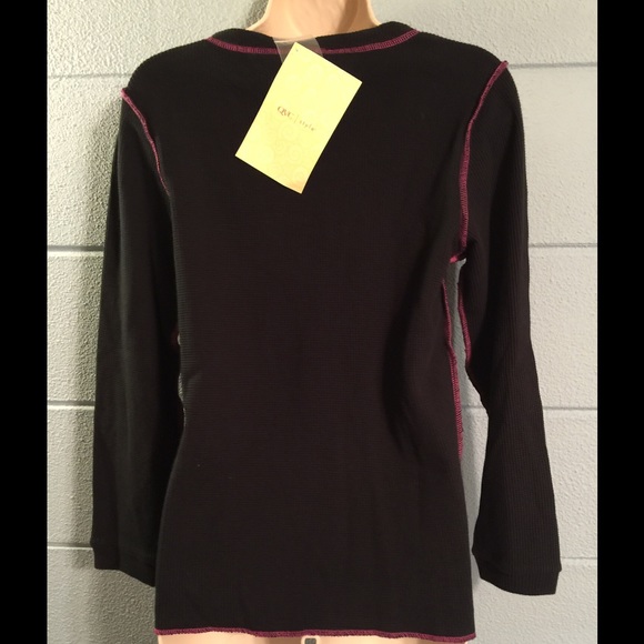 SOLD Long sleeve thermal top size XSmall - Picture 2 of 3