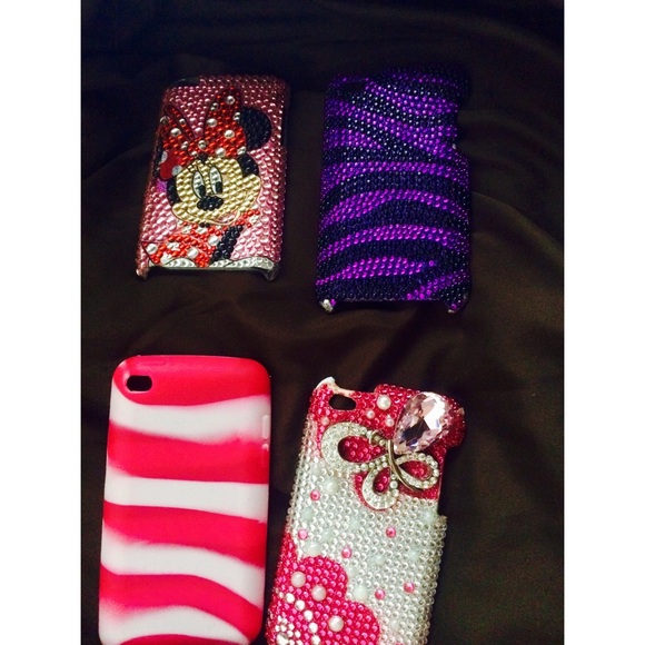 IPOD 4 CASES . Willing to negotiate