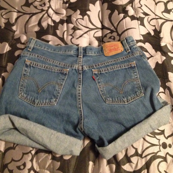 High waisted Levi shorts - Picture 2 of 2