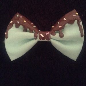 Dripping donut bow