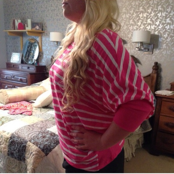 XL women's shirt-holding