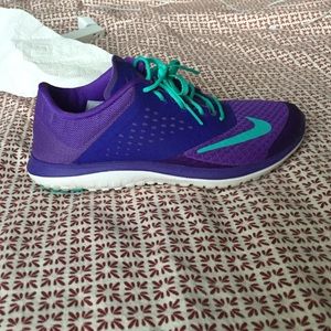 Nike free tennis shoes!