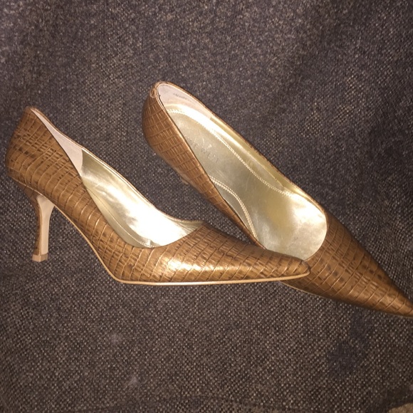 Nine West pump