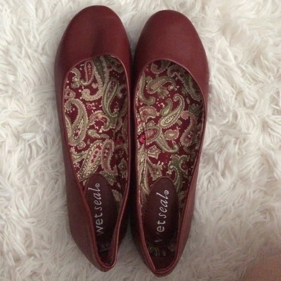Wet seal red flats
