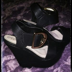 Black Wedges