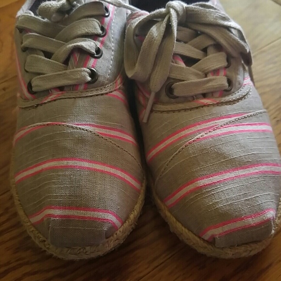 Toms lace up shoes