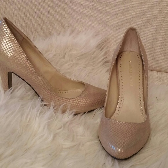Adrienne Vittadini gold faux snake skin heels