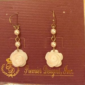 Premier designs White Rose Earrings BRAND NEW