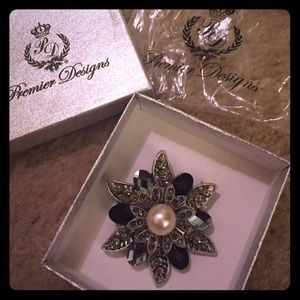 Premier Designs Brooch/Pendant