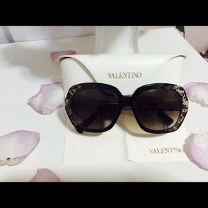 100% brand New Valentino sunglasses - ON SALE