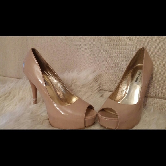 Steve Madden nude platform heels