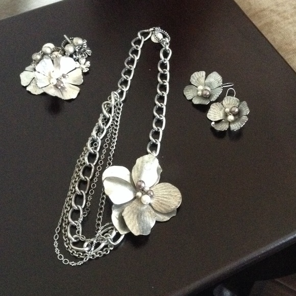 *RESERVED* Jessica Simpson Jewelry set