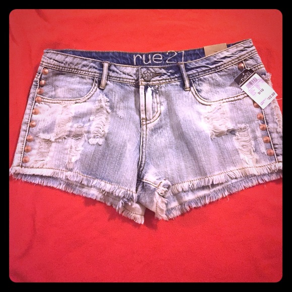 Spiked cut off shorts