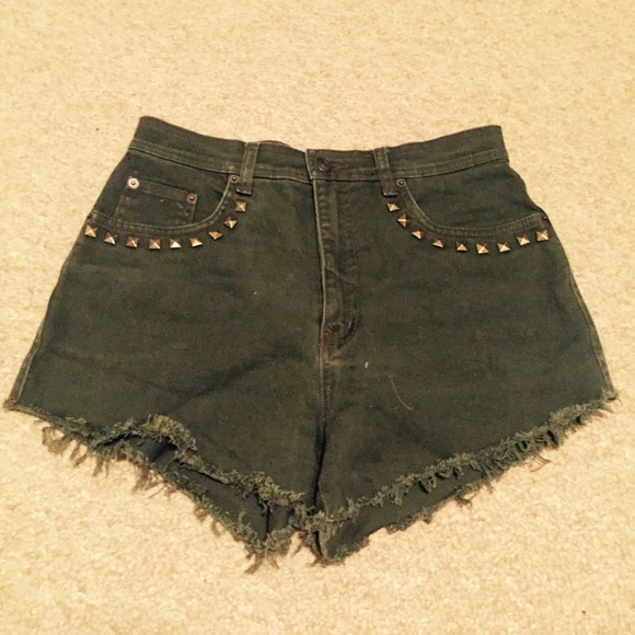 Army green high waisted shorts 🌵