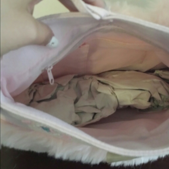 Baby pink faux fur handbag! - Picture 3 of 3