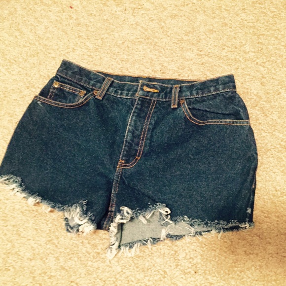 Dark wash high waisted shorts 🎆