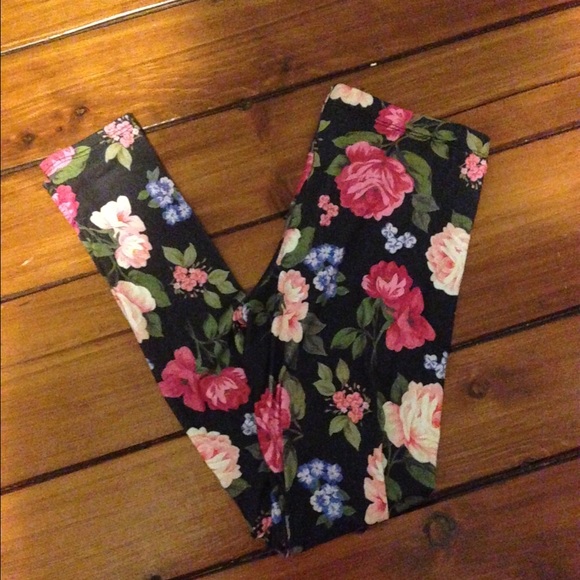 ⭐️Floral Leggings⭐️