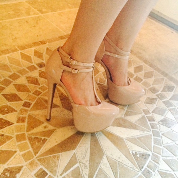 Steve Madden Nude shoes