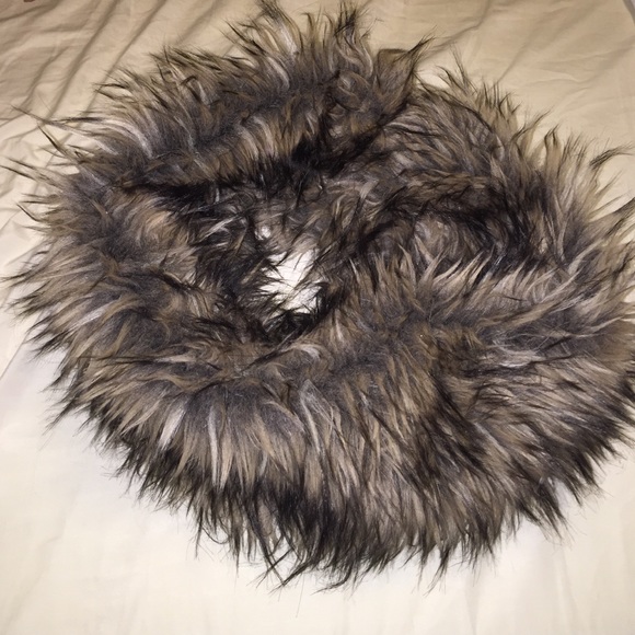 Faux Fur Scarf!!