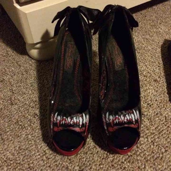 Open toed wolf shoes