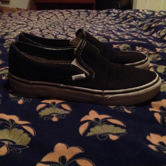 black slip on Vans