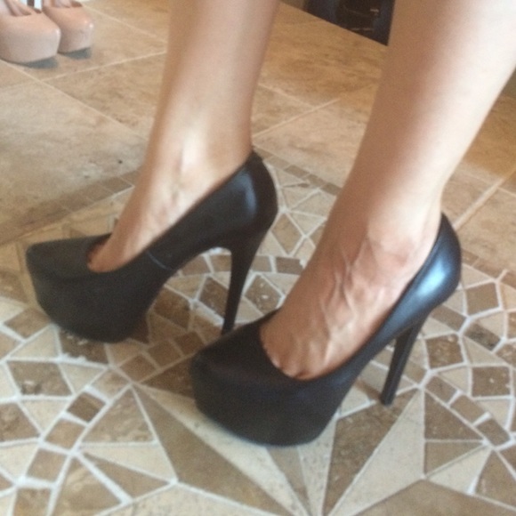 Steve Madden black high heels