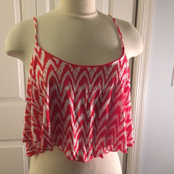 Charlotte Russe Tops - Flowy crop top with build in support🌹