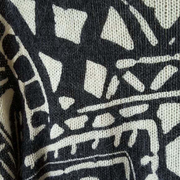 Forever 21 Charcoal & Cream Sweater sz S - Picture 4 of 4