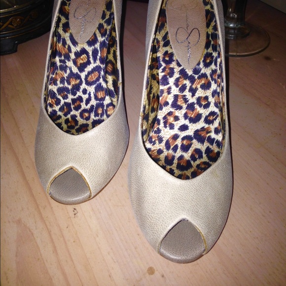 PRICE DROP $13 Jessica Simpson Pumps - Picture 2 of 4