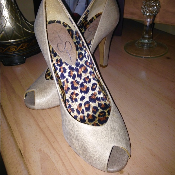 PRICE DROP $13 Jessica Simpson Pumps - Picture 3 of 4