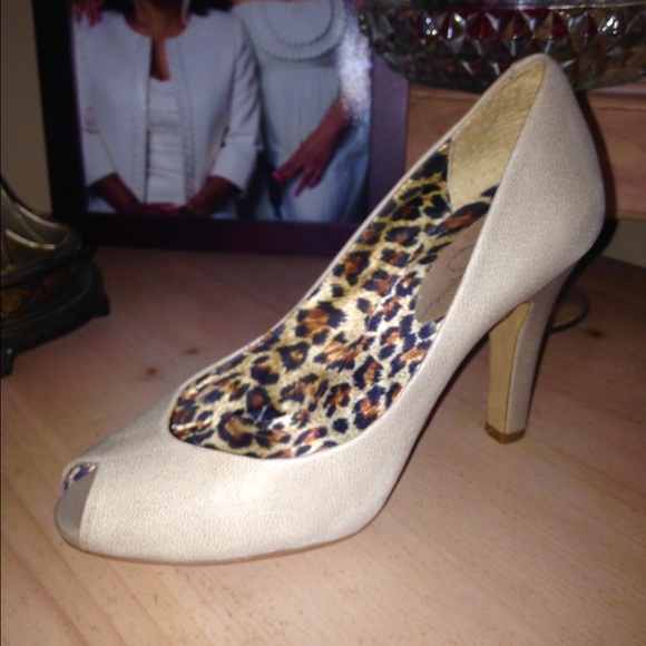 PRICE DROP $13 Jessica Simpson Pumps - Picture 4 of 4