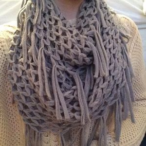 Gray-fringed infinity scarf