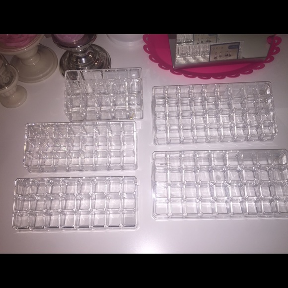 Anyone?? CLEAR ACRYLIC LIPSTICK HOLDERS 36, 24, 16 - Picture 1 of 4