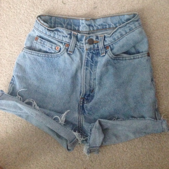 Levi high waisted shorts