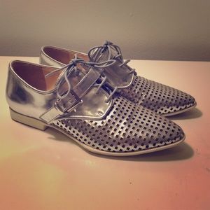 Metallic Silver Pointed Toe Oxfords