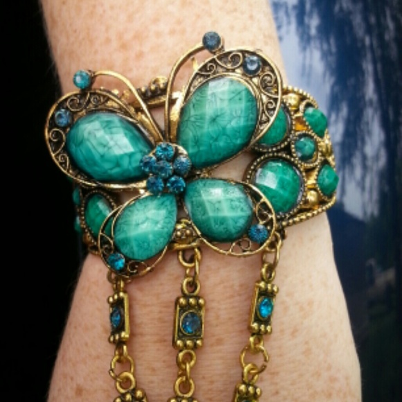 Butterfly cuff bracelet w/attatched flower ring. - Picture 2 of 3